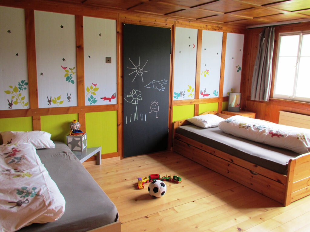 Kinderzimmer zwei Betten Ferienwohnung verschlafen